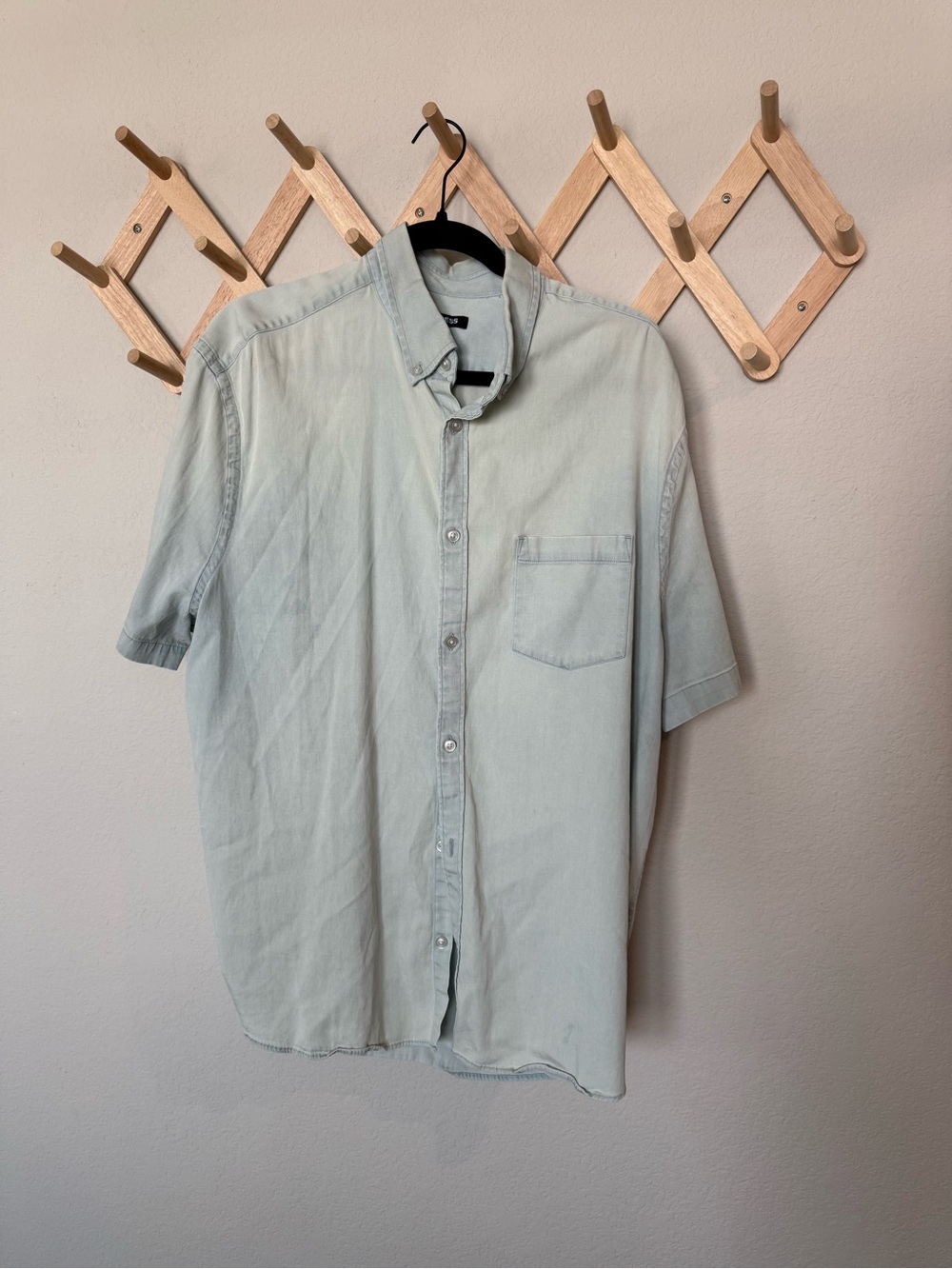 EXPRESS Light Wash Short Sleeve Button-Up Shirt - Casual Men's Shirt